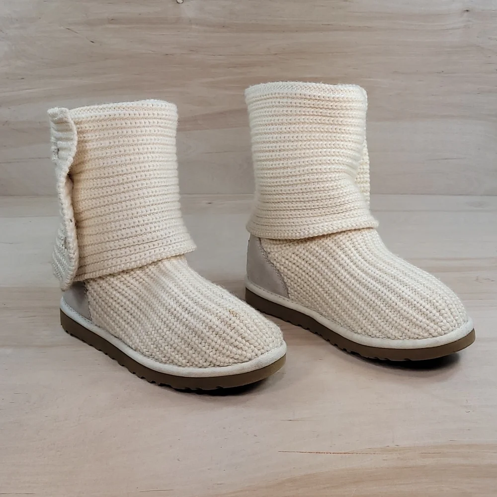 Ugg Classic Cardy Tall Women's Badge Boots - Picture 4 of 11